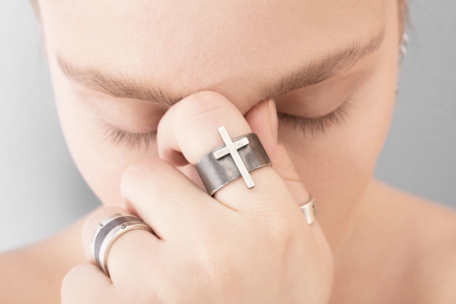 Are Cross Rings The Symbol of Christianity or Trendy Trinkets?
